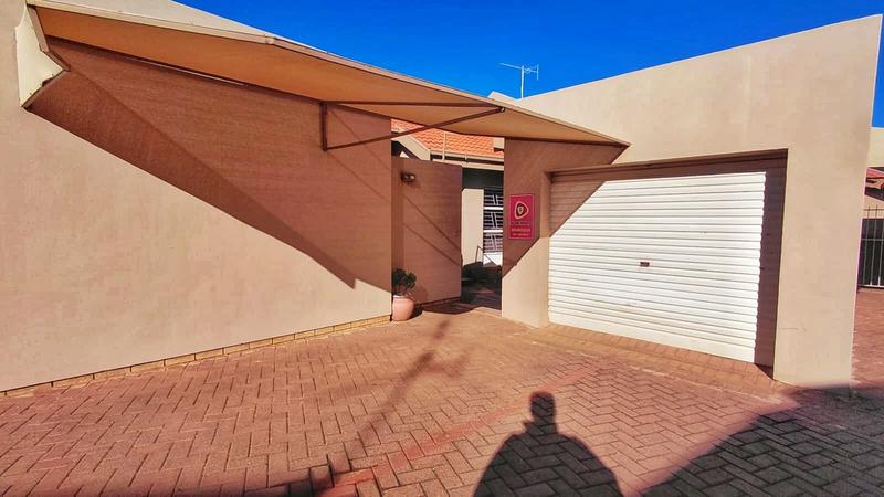 2 Bedroom Property for Sale in Langenhovenpark Free State